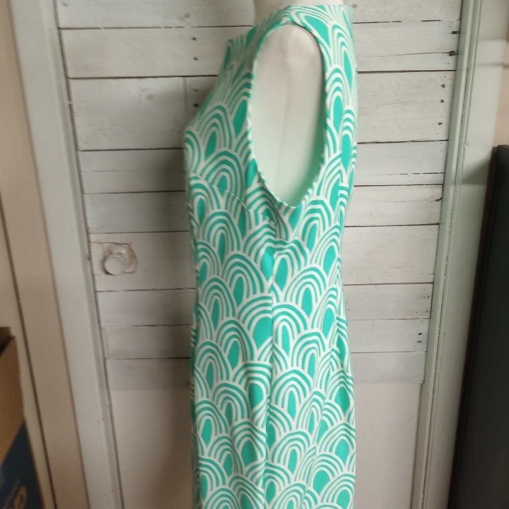 Elegant Green Patterned Dress - Picture 4 of 12